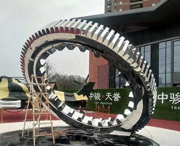 為什么越來越多的地方選擇定做景觀不銹鋼雕塑？
